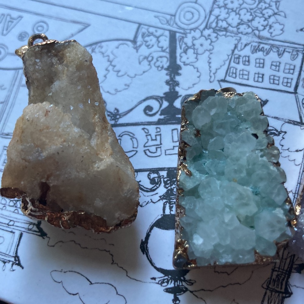 Crystal pendant bundle - Picture 5 of 5